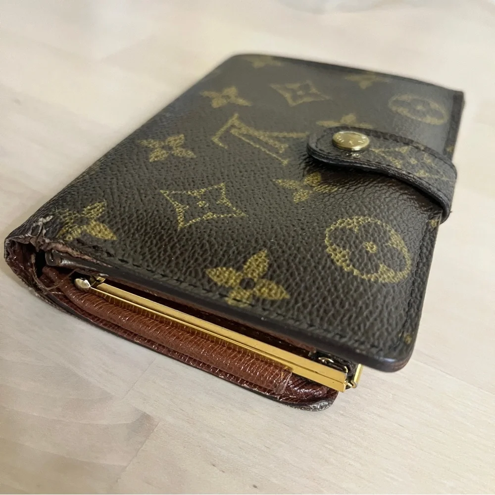 LOUIS VUITTON Kiss-Lock Monogram Canvas Leather Bifold Wallet